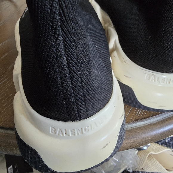 Balenciaga - Picture 14 of 16